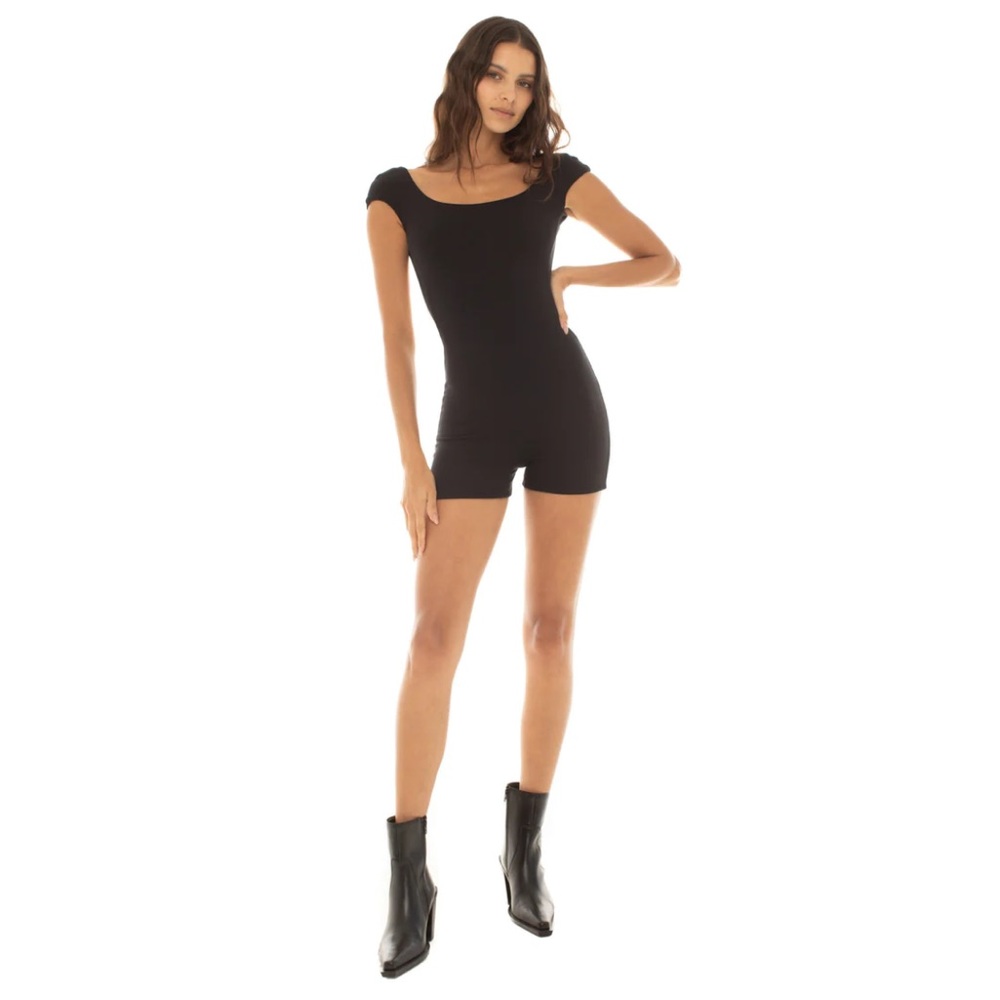 ARE YOU AM I Juna Romper Black